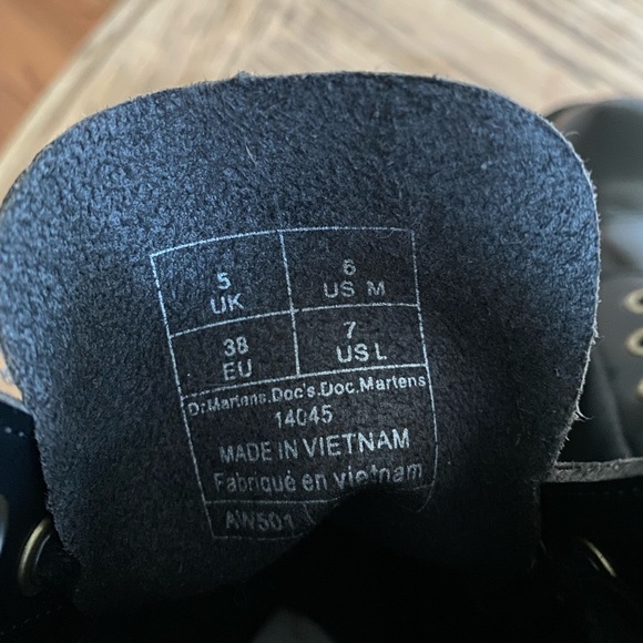 Dr Martens Lace Up 8 Eye Boot - Picture 4 of 6